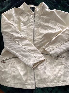 Women’s Laura Lane Cream Perforated Zip-Front Jacket, size 2x